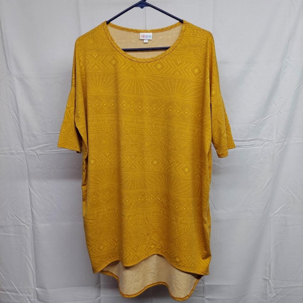 LulaRoe Medium women’s shirt. Lightly worn